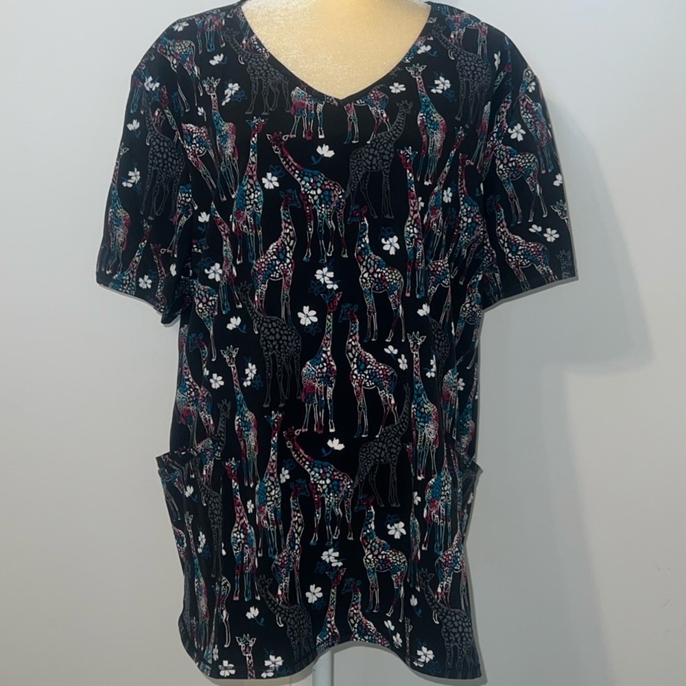 Scrubstar Black Giraffe Theme V-neck Short Sleeve Scrub Top Size 3XL